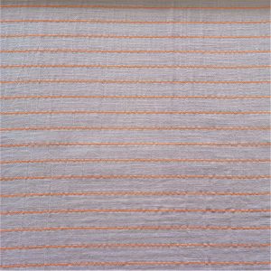 hilo tejido horizontalmente en color naranja flúor para dar un contraste de color único y veraniego.