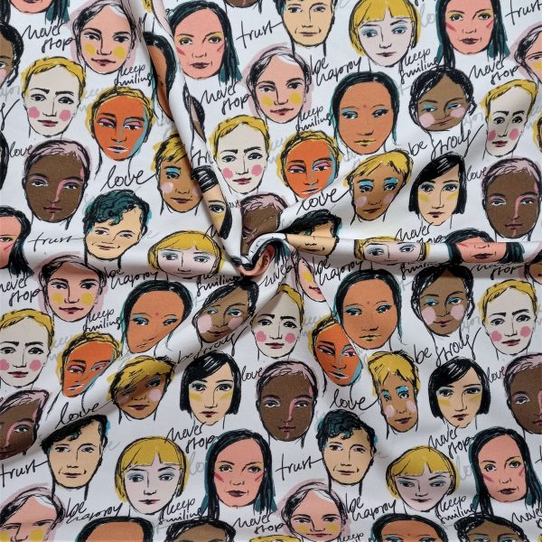caras de mujeres de diferentes razas, frases en inglés