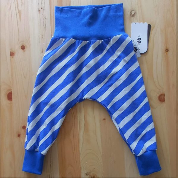 Pantalón tipo harem con estampado de rayas diagonales azules y blancas